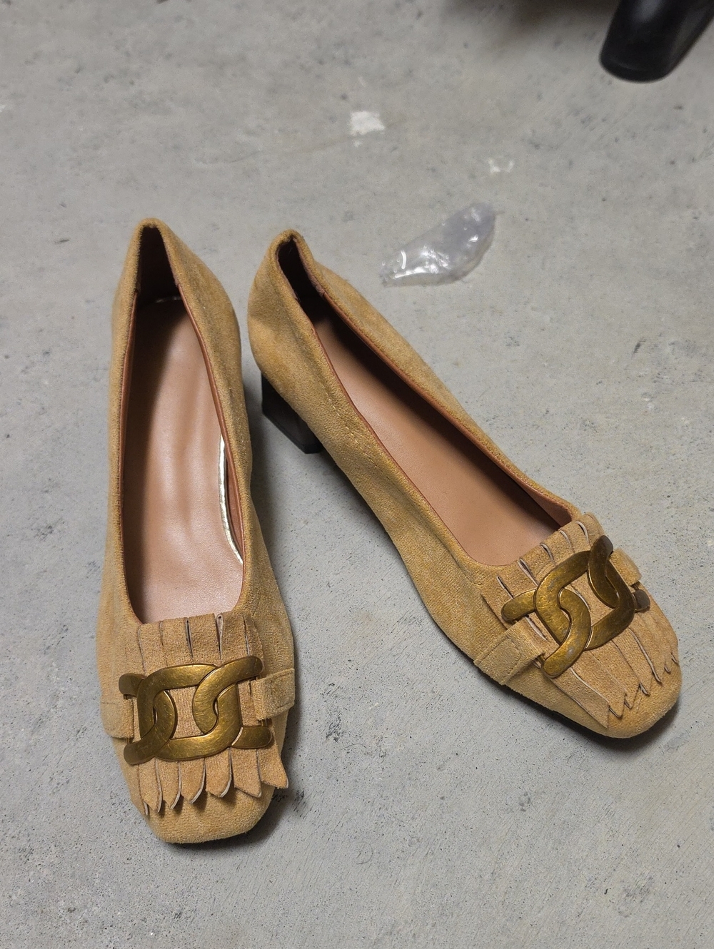 Nwot Women's Tan Suede Fringe Loafers with Gold Hardware